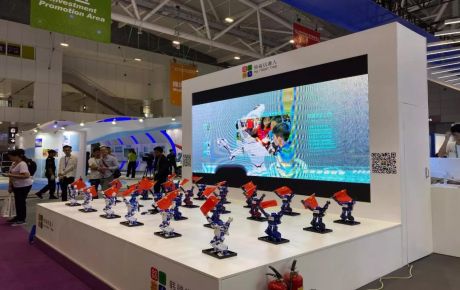 韓端機器人精彩亮相2019寶博會，寶安區委書記姚任同志攜區委區政府各級領導親臨韓端展位觀摩指導！